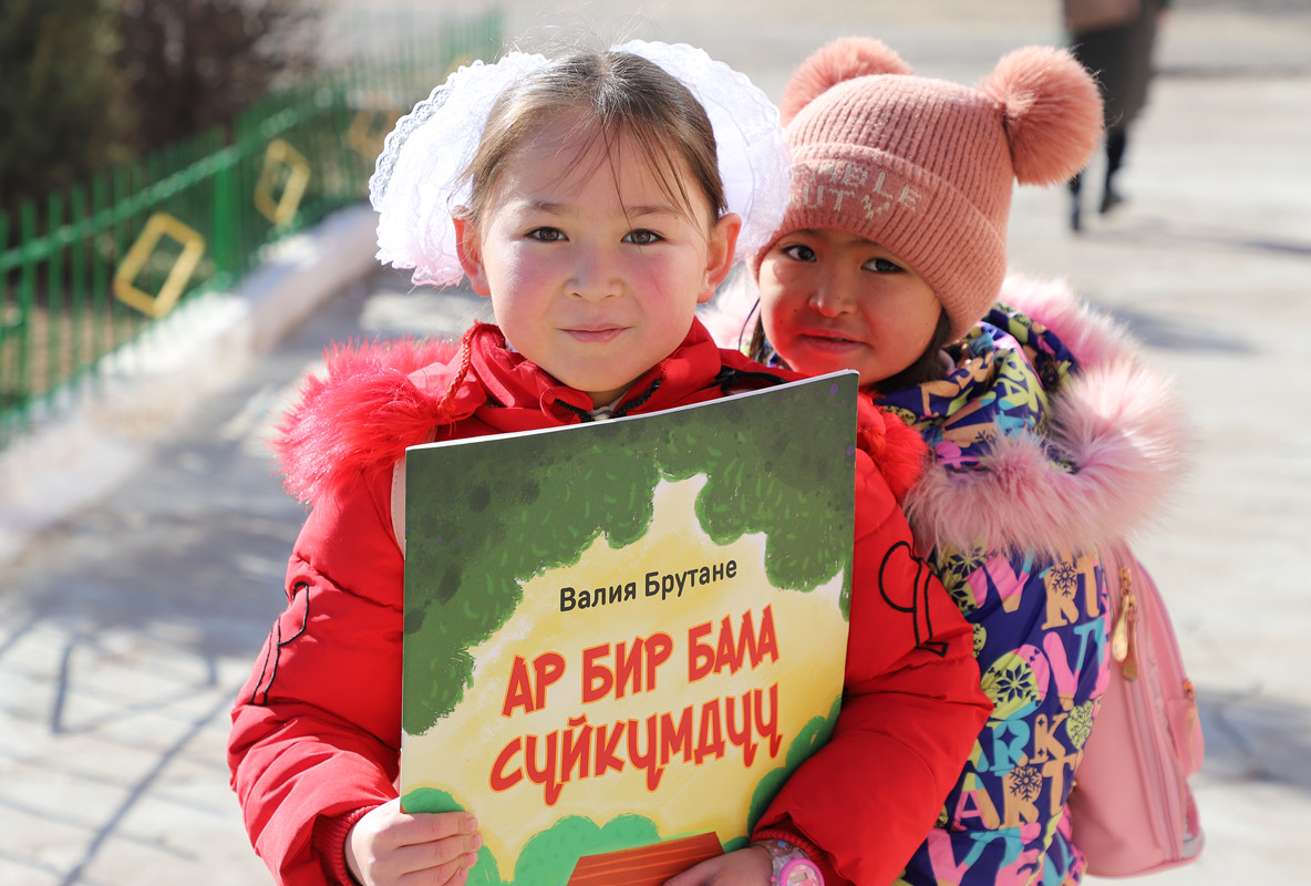 Moving beyond reading fluency to reading comprehension in Kyrgyz Republic with Okuu Keremet!